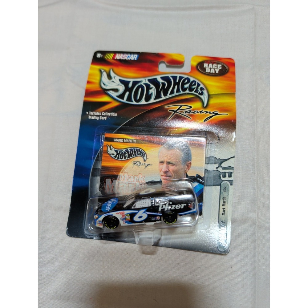 Hot Wheels 2002 NASCAR Race Day Ford Mark Martin #6 1/64 Diecast w/ Trading Card